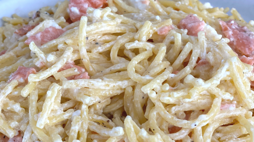 Image of Spaghetti au saumon fumé et au feta de chèvre et vache