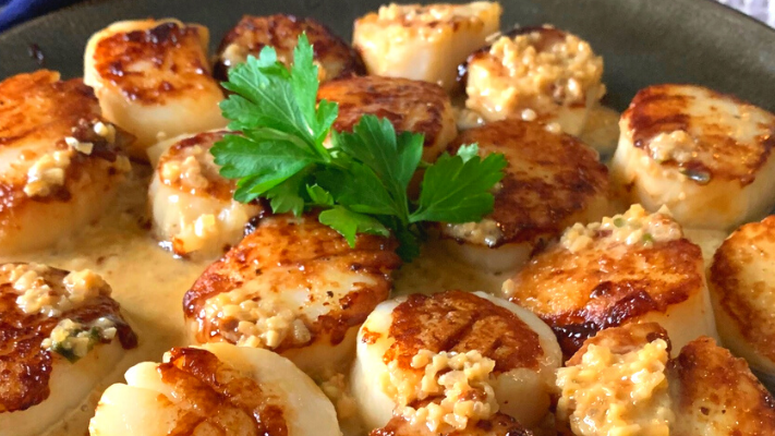 Image of Seared Scallops in Creamy Garlic Sauce