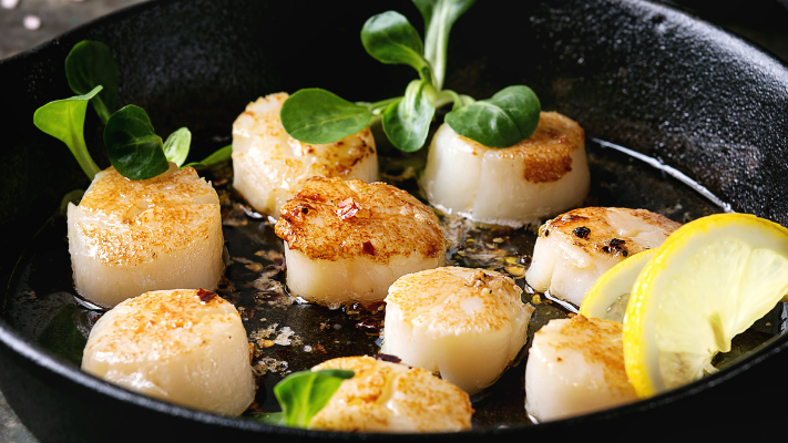 Cast Iron Seared Scallops & Lemon Sauce