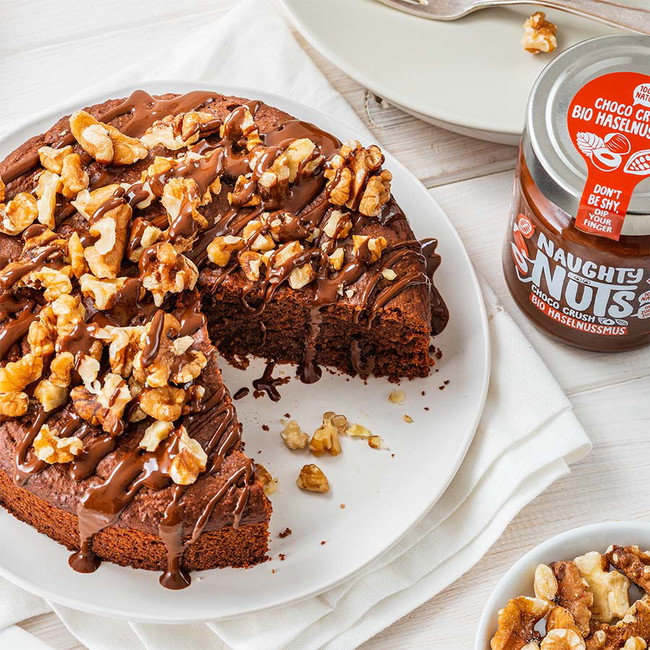 Veganer Schokokuchen mit Naughty Nuts BIO Haselnussmus Choco Crush