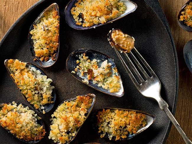 Image of Broiled Mussels with Garlic Herb Bread Crumbs