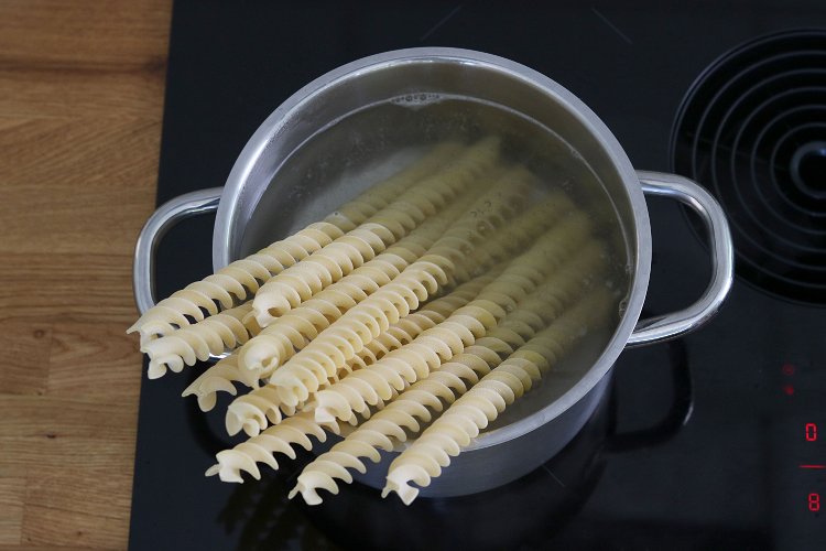 Image of Die Pasta nach Packungsangaben in Salzwasser al dente kochen. 