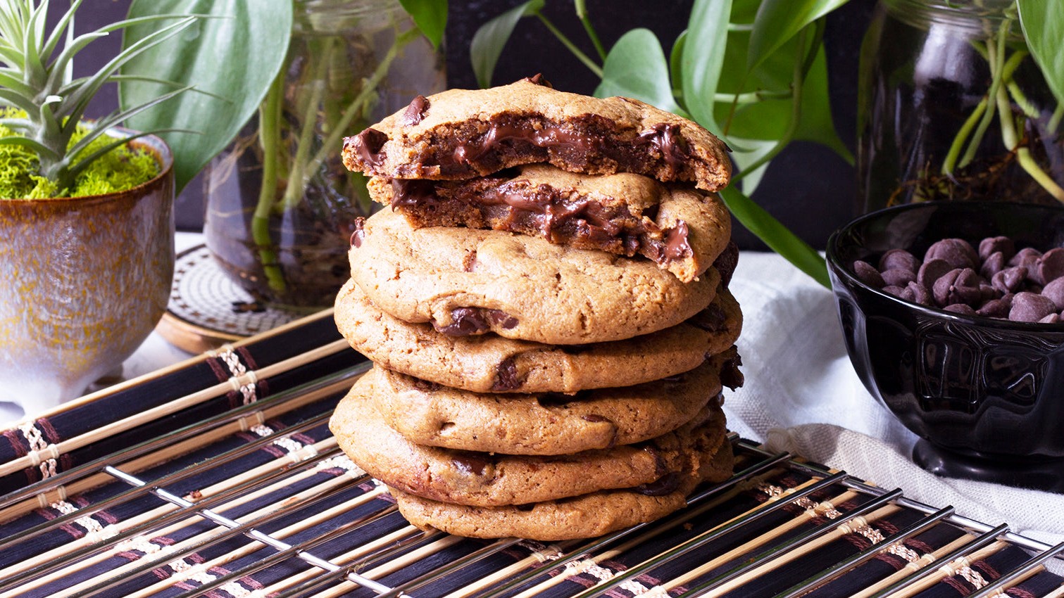Image of Hazelnut Cacao Stuffed Chocolate Chip Cookies | Vegan
