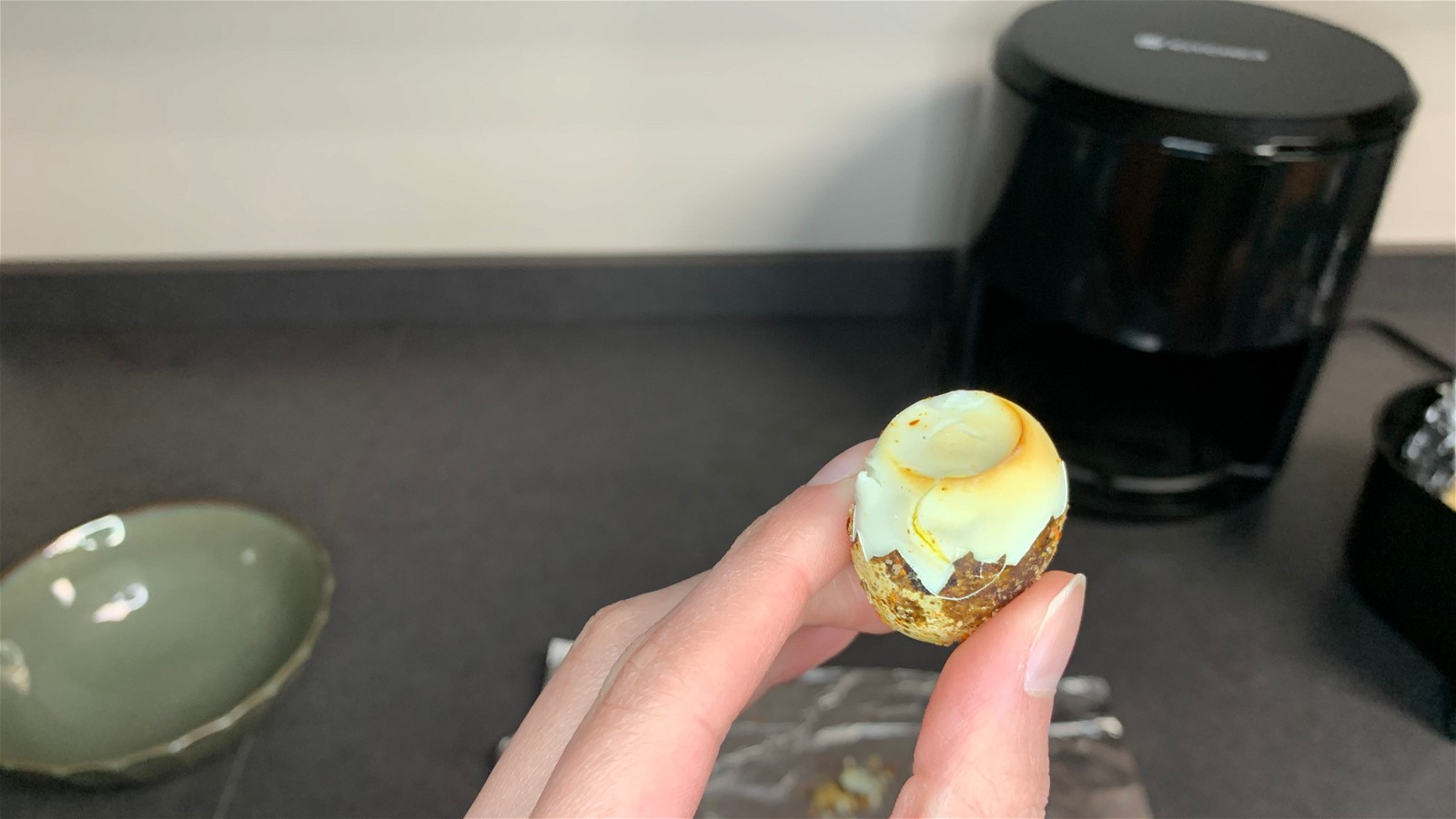 Image of Baked Quail Eggs with Salt