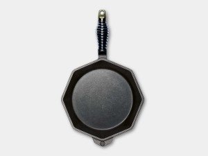 Image of Place a 10 inch cast iron skillet on the middle...