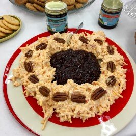 Image of Serve Pimento Cheese Wreath with crackers of your choice.