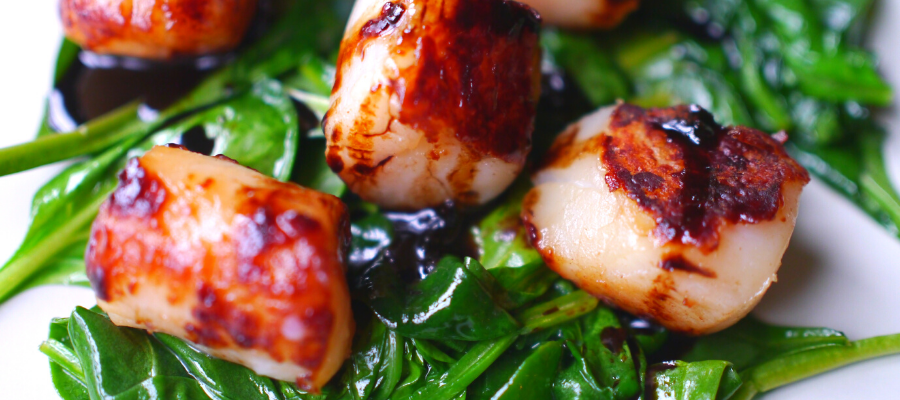 Caramelized Sea Scallops With Spinach