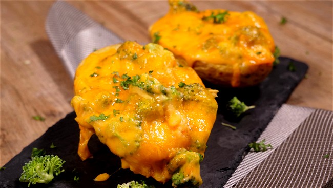 Image of Air fryer Broccoli & Cheese Baked Potatoes