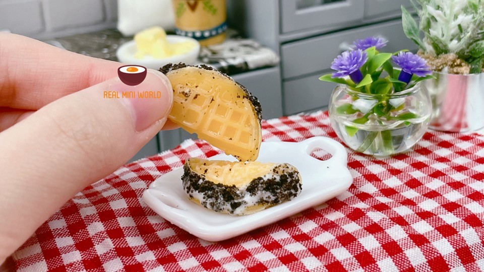Image of Tiny food Recipe: OREO Waffle Cream l Miniature cooking at Tiny Kitchen