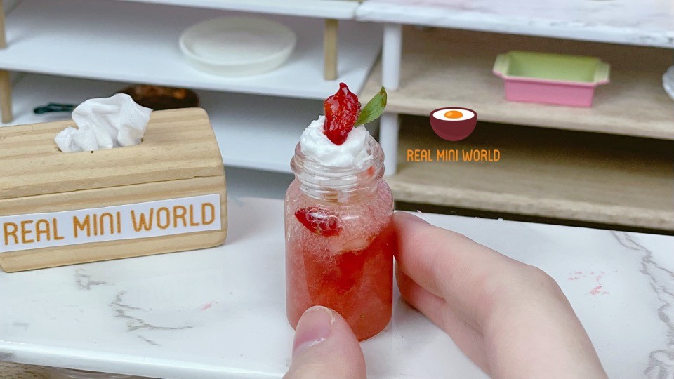 Image of Tiny Juice: Strawberry Banana juice|Miniature Cooking with Blender