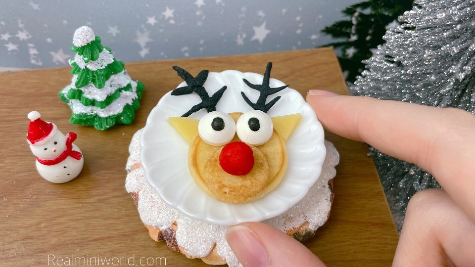 Image of Tiny Food Recipe: Rudolph Pancake | Miniature cooking at the mini kitchen