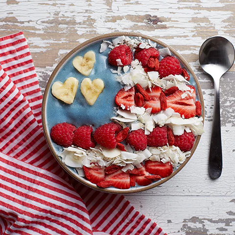 https://images.getrecipekit.com/20220404141853-red-white-blue-smoothie-bowl.jpg?aspect_ratio=1%3A1&quality=90