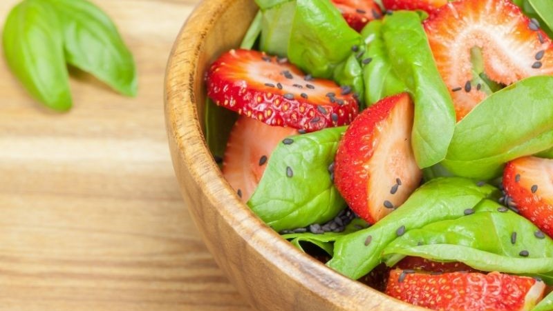 Image of Spinach Salad With Strawberry