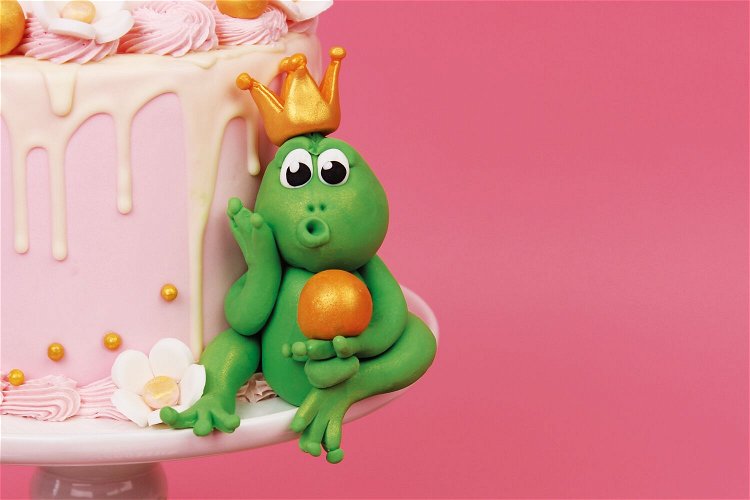 Image of Frosch aus grünem Fondant modellieren und Details mit Metallic Farbpulver...