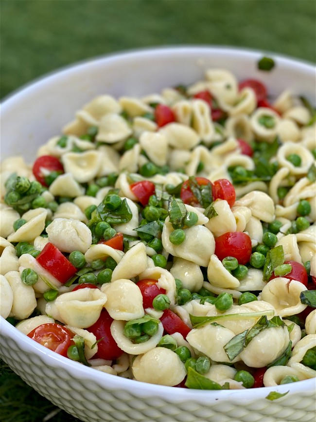 Image of Summer Pasta with Tomatoes + Peas