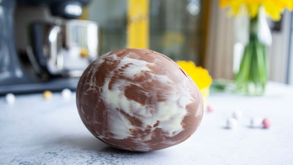 Image of LUXURY MARBLED EASTER EGG