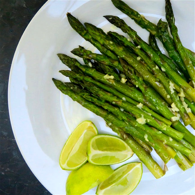 oven roasted asparagus with garlic – Savvy Planet