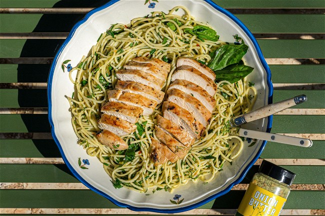 Image of Onion Butter Chicken Breasts with Spaghetti & Herbs