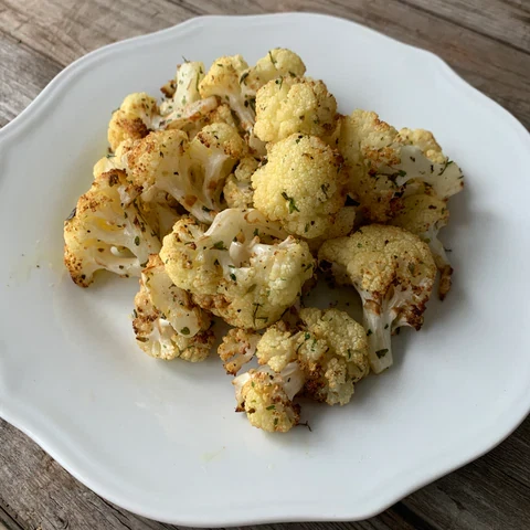 Image of Classically Roasted Cauliflower with Stacey Hawkins Roasted Garlic Oil & Rockin' Ranch Seasoning.  Ingr: ( 4 tsp Roasted Garlic Oil & 1 tsp Rockin Ranch Seasoning) Counts: 1/2 C cauli = 1 green, 1 healthy fat & 2 condiments