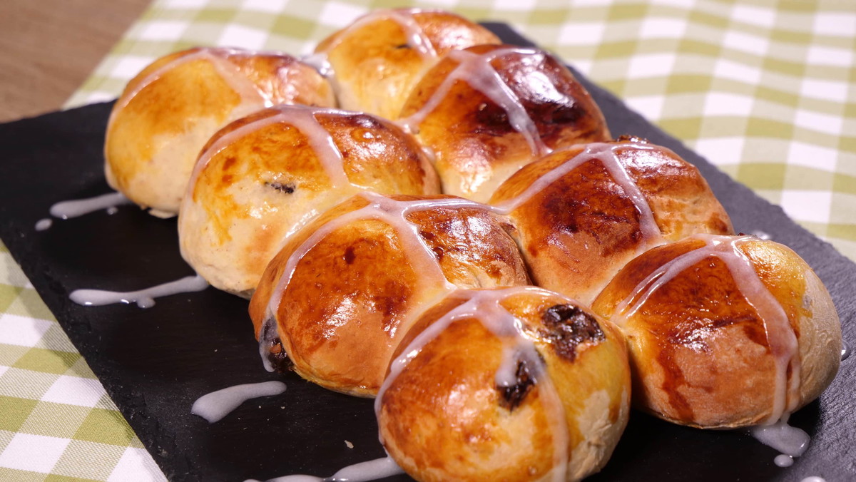 Air fryer Hot Cross Buns