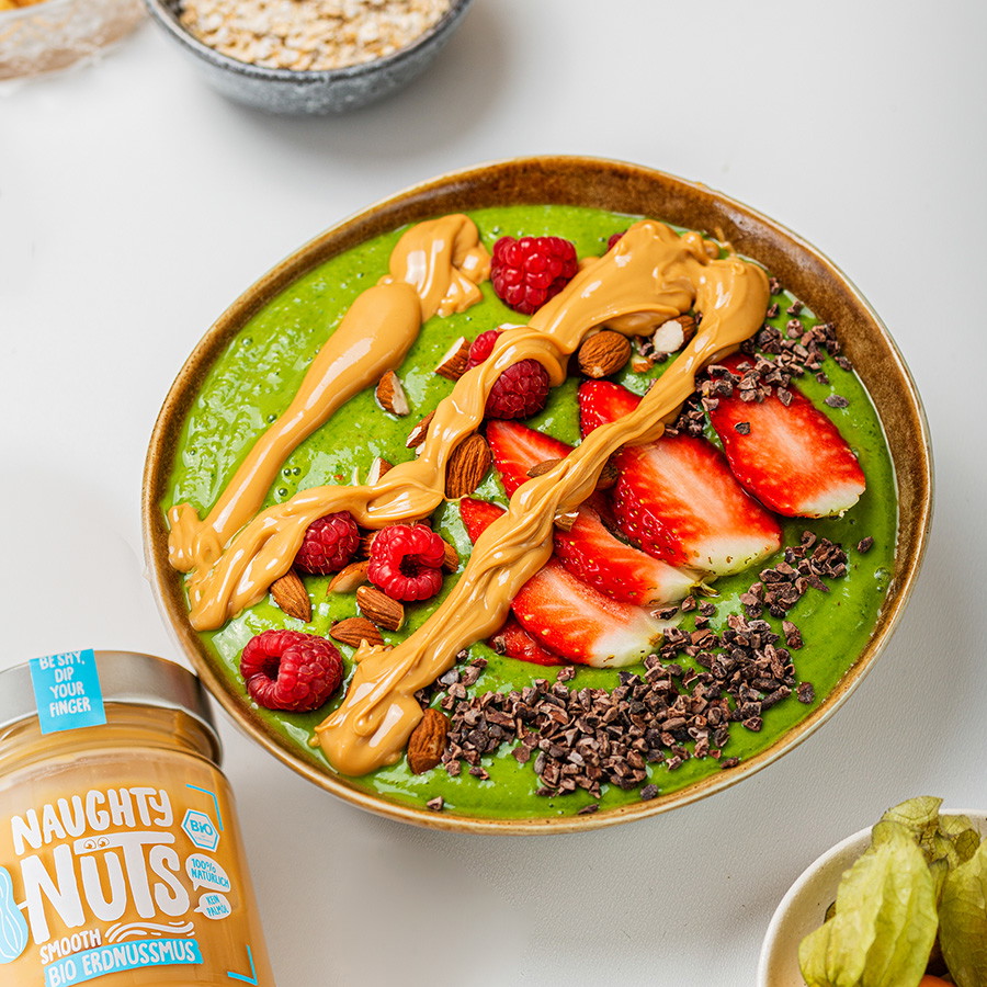 Green Smoothie Bowl mit Erdnussmus Smooth