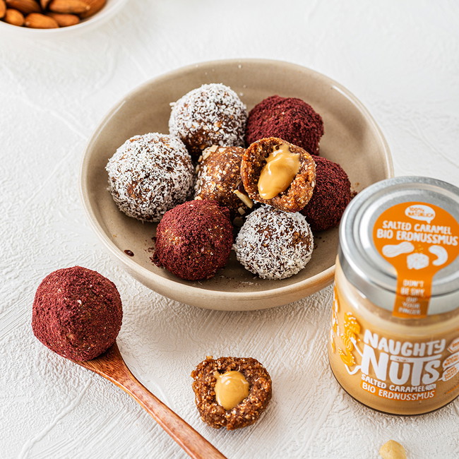 Vegane Energy Balls mit Naughty Nuts Erdnussmus Salted Caramel