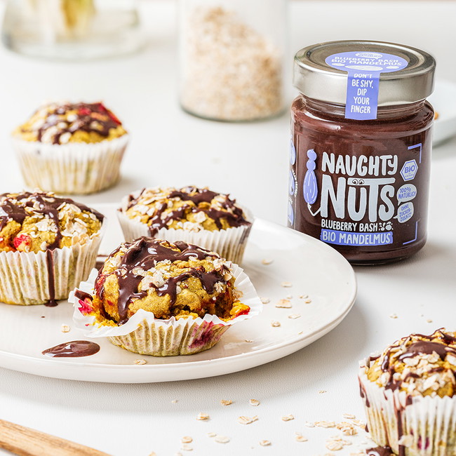 Vegane baked Oatmeal Muffins mit Naughty Nuts BIO Erdnussmus Smooth und Naughty Nuts BIO Mandelmus Blueberry Bash