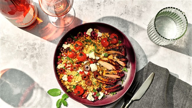 Image of Couscous mediterran - mit Oliven Bruschetta, Feta & Tomaten Rezept