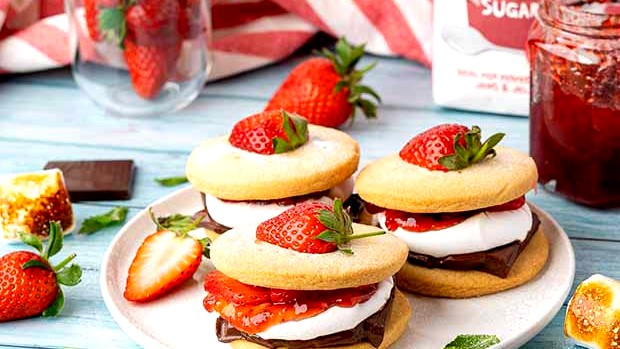 Image of Strawberry Shortbread S'mores 