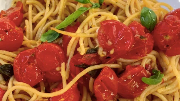 Image of Fresh Cherry Tomato Pasta (Pasta Pomodoro)