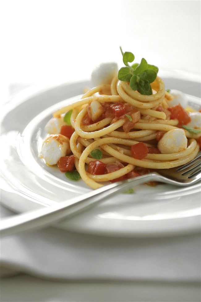 Image of Spaghetti with Fresh Mastiha-Tomato Sauce and Bocconcini