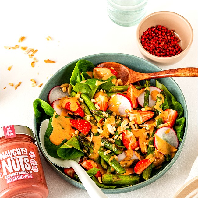 Image of Erdbeer-Spargel Salat mit Raspberry Rumble
