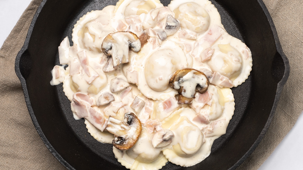 SORRENTINOS CON SALSA DE JAMÓN Y HONGOS