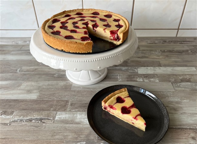 Image of Käsekuchen mit Himbeere