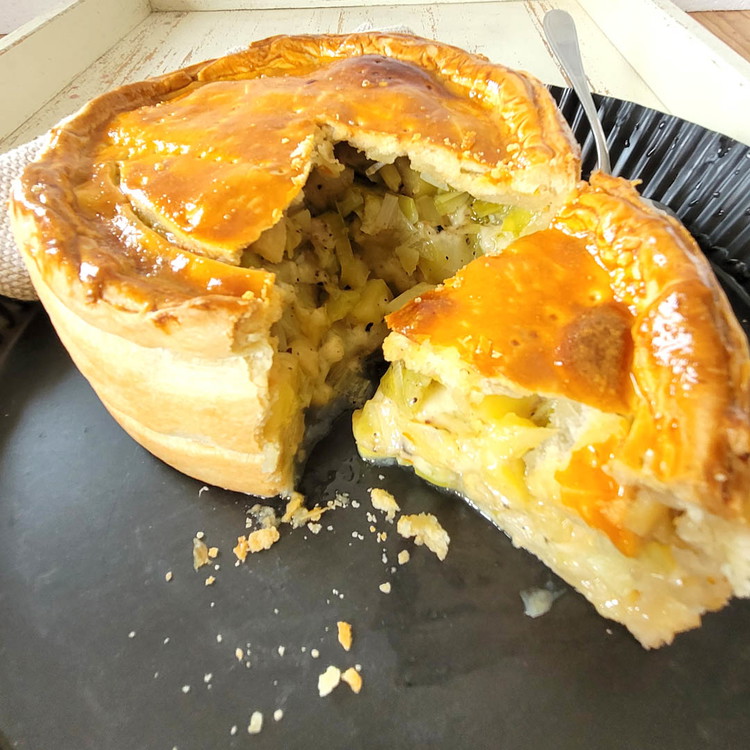 Image of Mit einer Gabel den Deckel einstechen