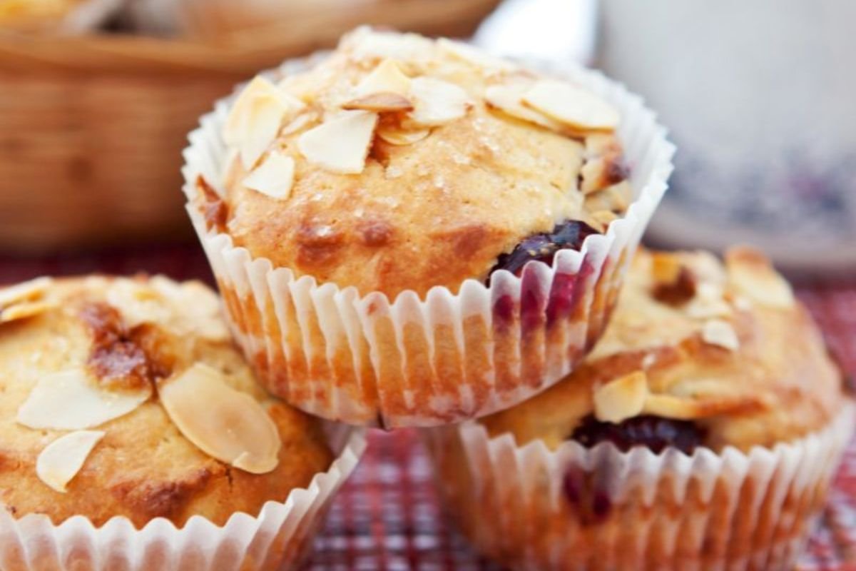 Cherry Almond Muffins - Mandelin