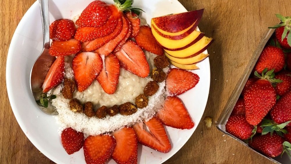 Image of Frische Erdbeeren mit Kokosmilchreis