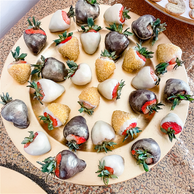 Image of Natural Golden Chocolate Covered Strawberries