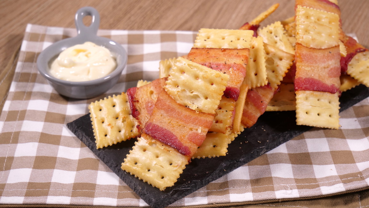 Air fryer Bacon Parmesan Crackers