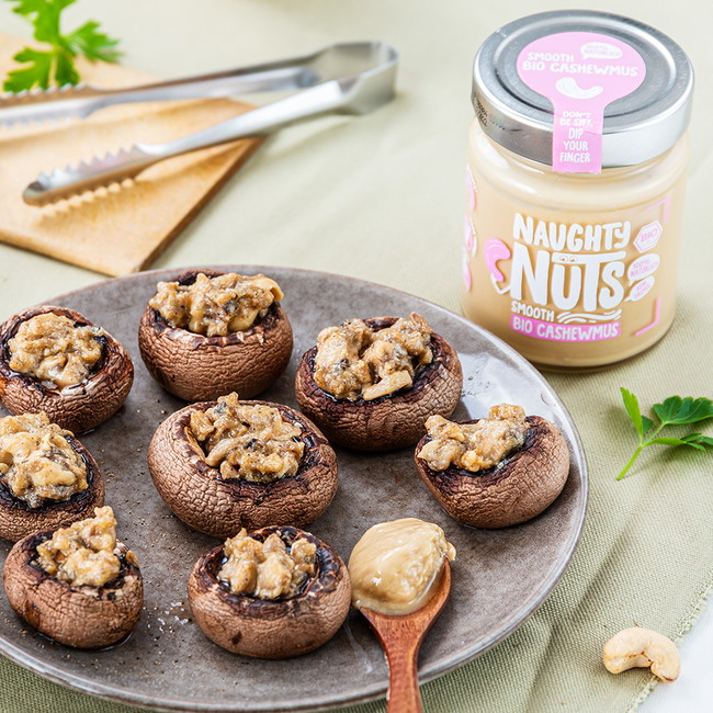 Gegrillte Pilze mit veganer Füllung aus Naughty Nuts Cashewmus Smooth