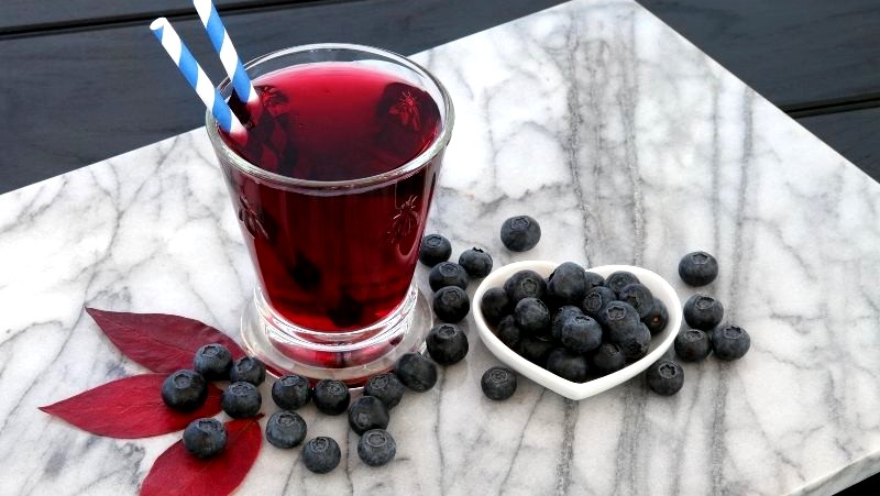 Image of Skinny Sparkling Blueberry Mojito