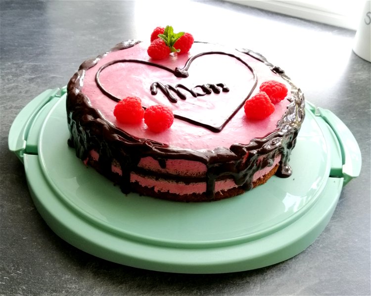 Image of Cut off a small corner from the piping bag and...
