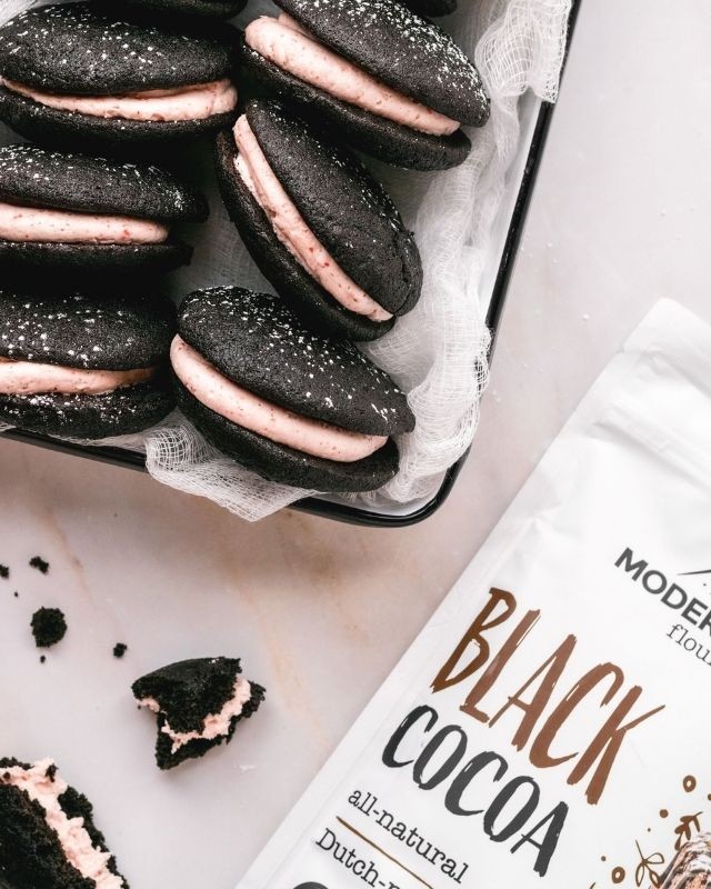 Image of Strawberry Chocolate Whoopie Pies
