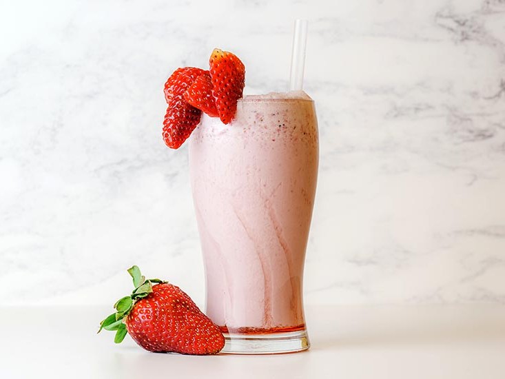 Strawberry Goji Smoothie Recipe | Navitas Organics Superfood Recipes