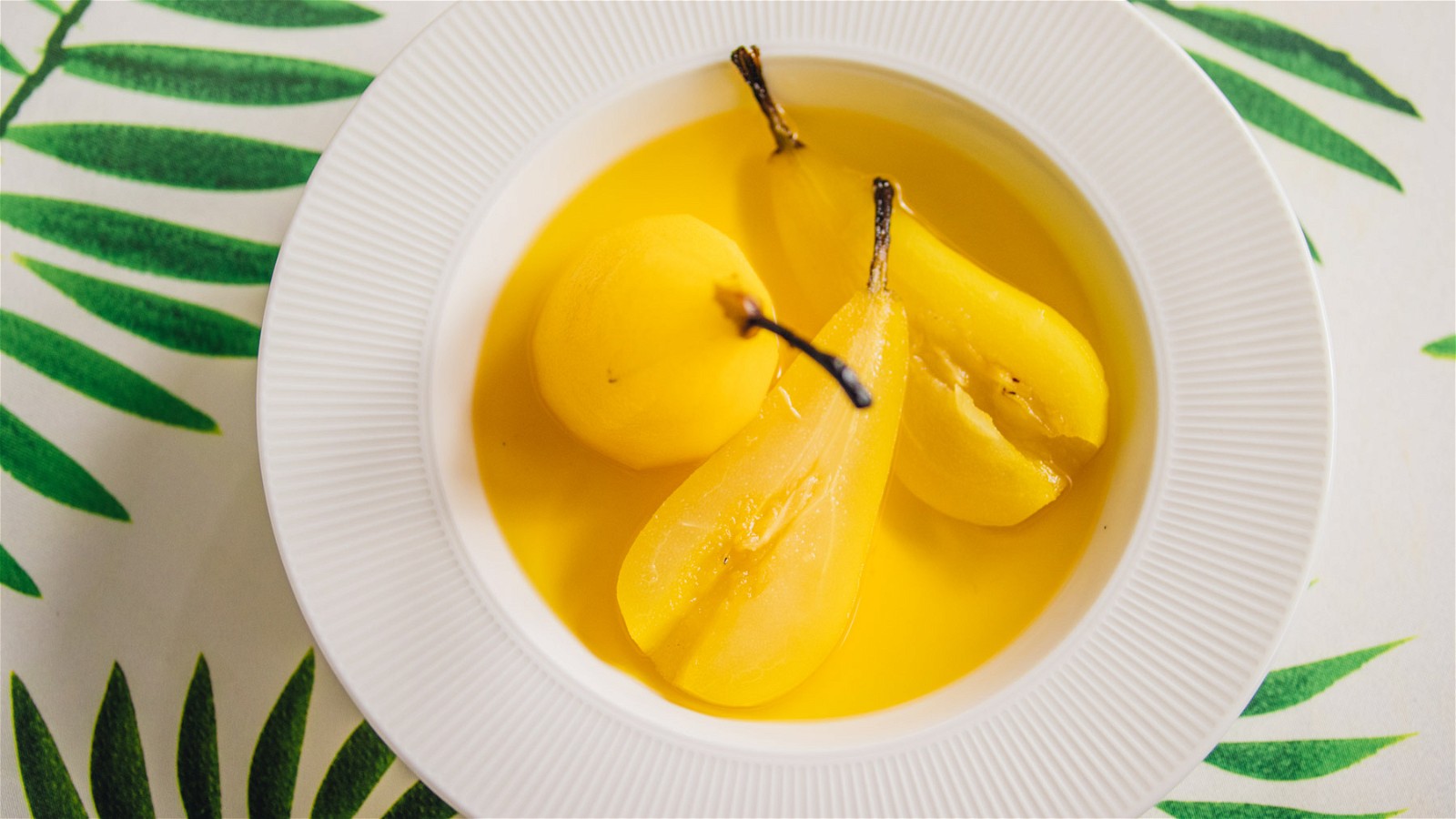 Infused Saffron Poached Pears Recipe Cookingpal Cookingpal