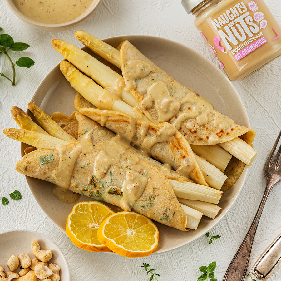 Kräuterpfannkuchen mit Spargel und Cashewmus Smooth