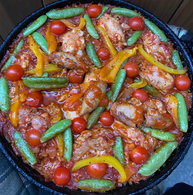 Image of Now add your toppings to your paella pan: lay them...