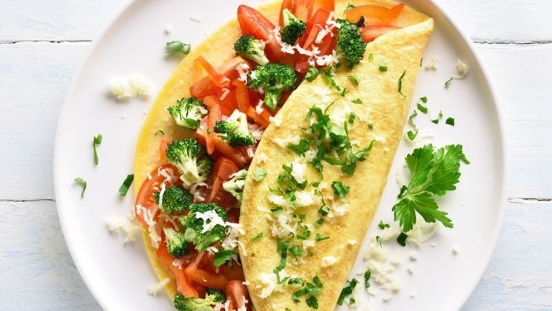Image of Healthy Peppers, Tomatoes, & Ham Omelet
