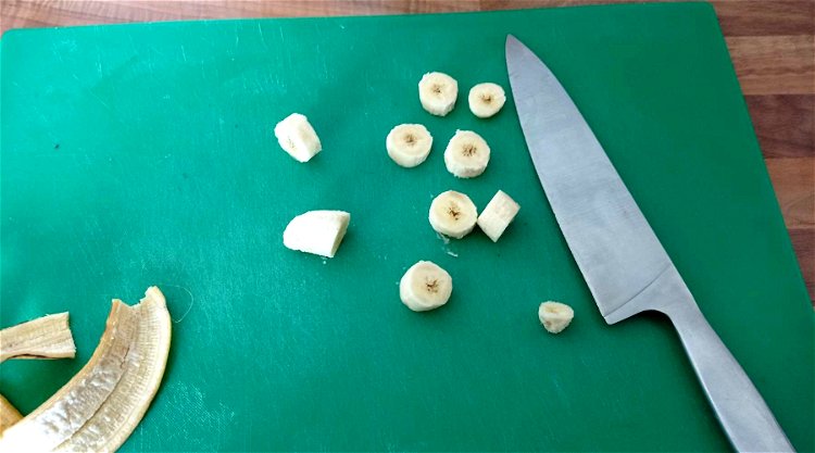 Image of In the saucepan with the banana, add the cup of...
