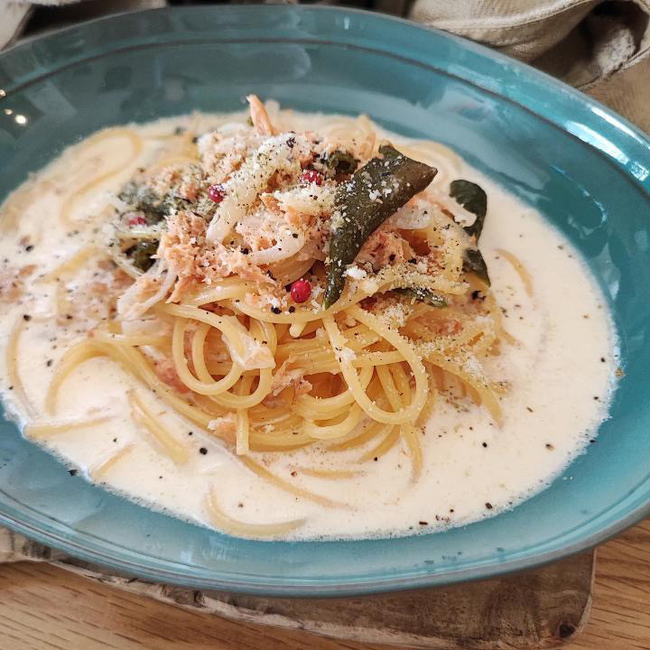 鮭フレークのクリームパスタ